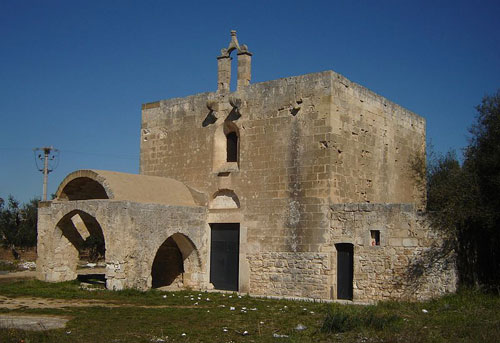 Chiesa dell'Annunziata, tra Bari e Bitonto (basso medio evo). Foto di Fidia82 da Wikipedia